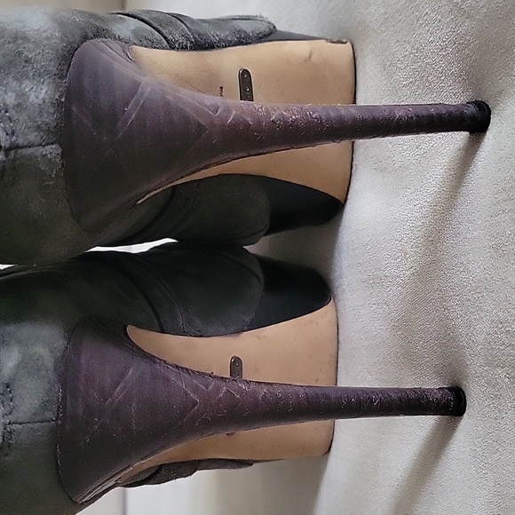 Burberry Women's Platform Heels - Picture 5 of 17